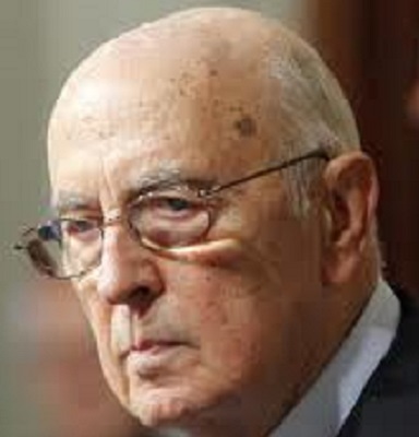 Scopri di più sull'articolo Napolitano bleibt im Amt – Antrag abgeschmettert