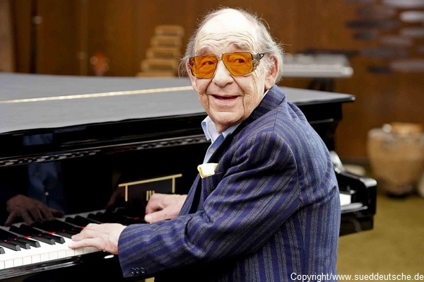 Mehr über den Artikel erfahren Der Sänger, Jazz-Pianist und Bandleader Paul Kuhn ist tot