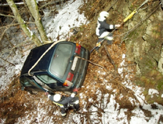 Scopri di più sull'articolo Val d’Ultimo, ghiaccio killer auto in una scarpata!
