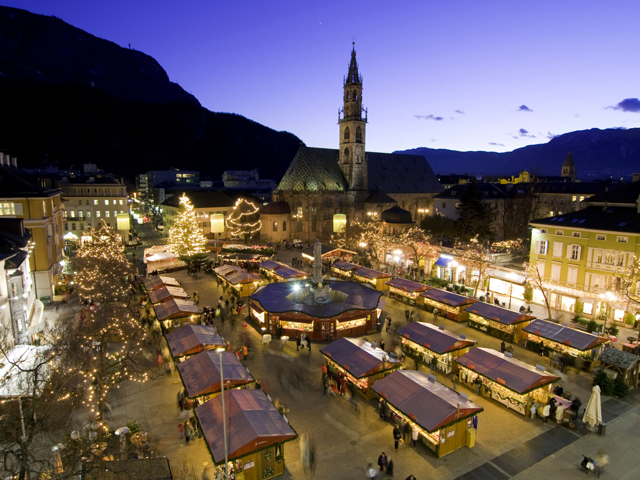 Scopri di più sull'articolo Mercatino di Natale, a Bolzano tutto pronto