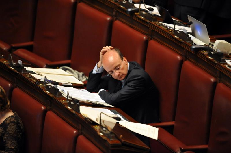 Scopri di più sull'articolo IL CASO “GENOVESE” DUE PESI E DUE MISURE