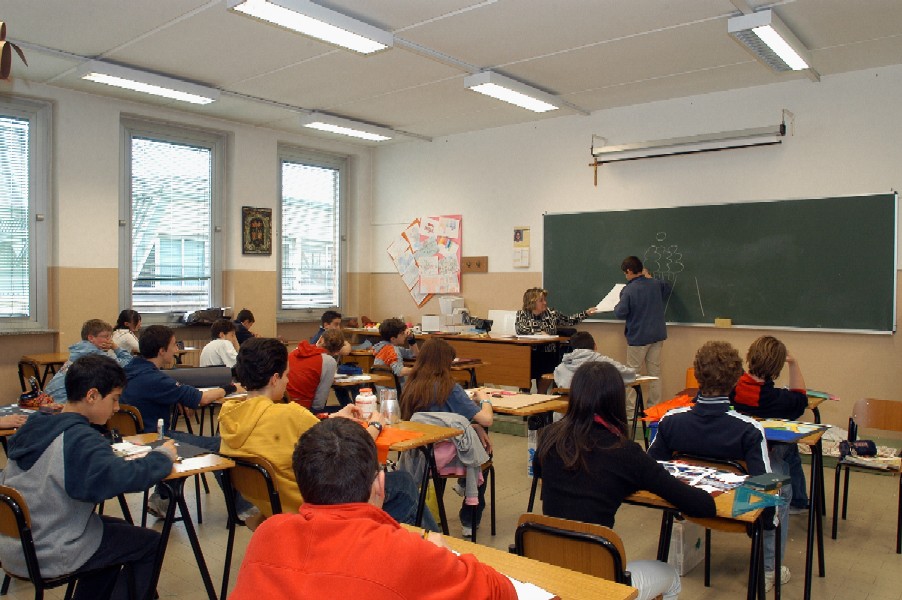 Scopri di più sull'articolo Emergenza Coronavirus, Kompatscher, il presidente della Provincia di Bolzano mette le mani avanti, ma intanto l’Alto Adige è maglia nera per la pratica dei vaccini