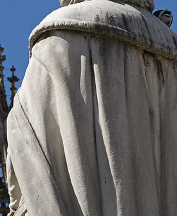 Scopri di più sull'articolo STATUE AM WALTHERPLATZ VON RANDALIERERN HEIMGESUCHT