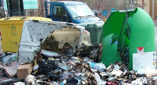 Scopri di più sull'articolo Ancora cassonetti in fiamme nella notte, si rafforza l’ipotesi di un piromane