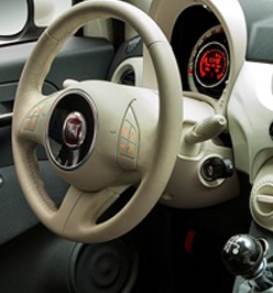 Mehr über den Artikel erfahren 1,7 Promille „betrunkener Schweizer kutschiert 6 Mitfahrer im Fiat 500“