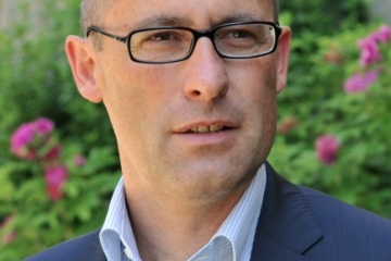 Mehr über den Artikel erfahren Schock für LH Ugo Rossi „Dienstwagen in tödlichen Verkehrsunfall verwickelt“