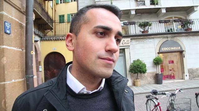 Mehr über den Artikel erfahren Politica. “L’acqua fa male e il vin fa ben cantare”, ma non a Vinitaly, dove la guerra di posizione continua