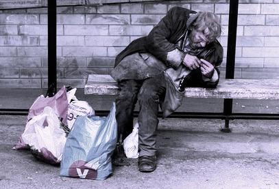 Scopri di più sull'articolo Spagnolli fa sul serio e comincia dai mendicanti