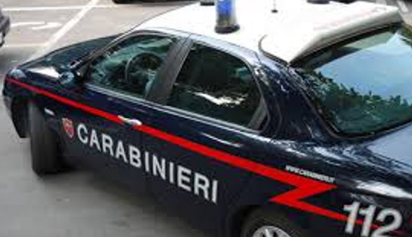 Scopri di più sull'articolo Bolzano. Minaccia i Carabinieri con un coltellaccio e un bicchiere rotto.
