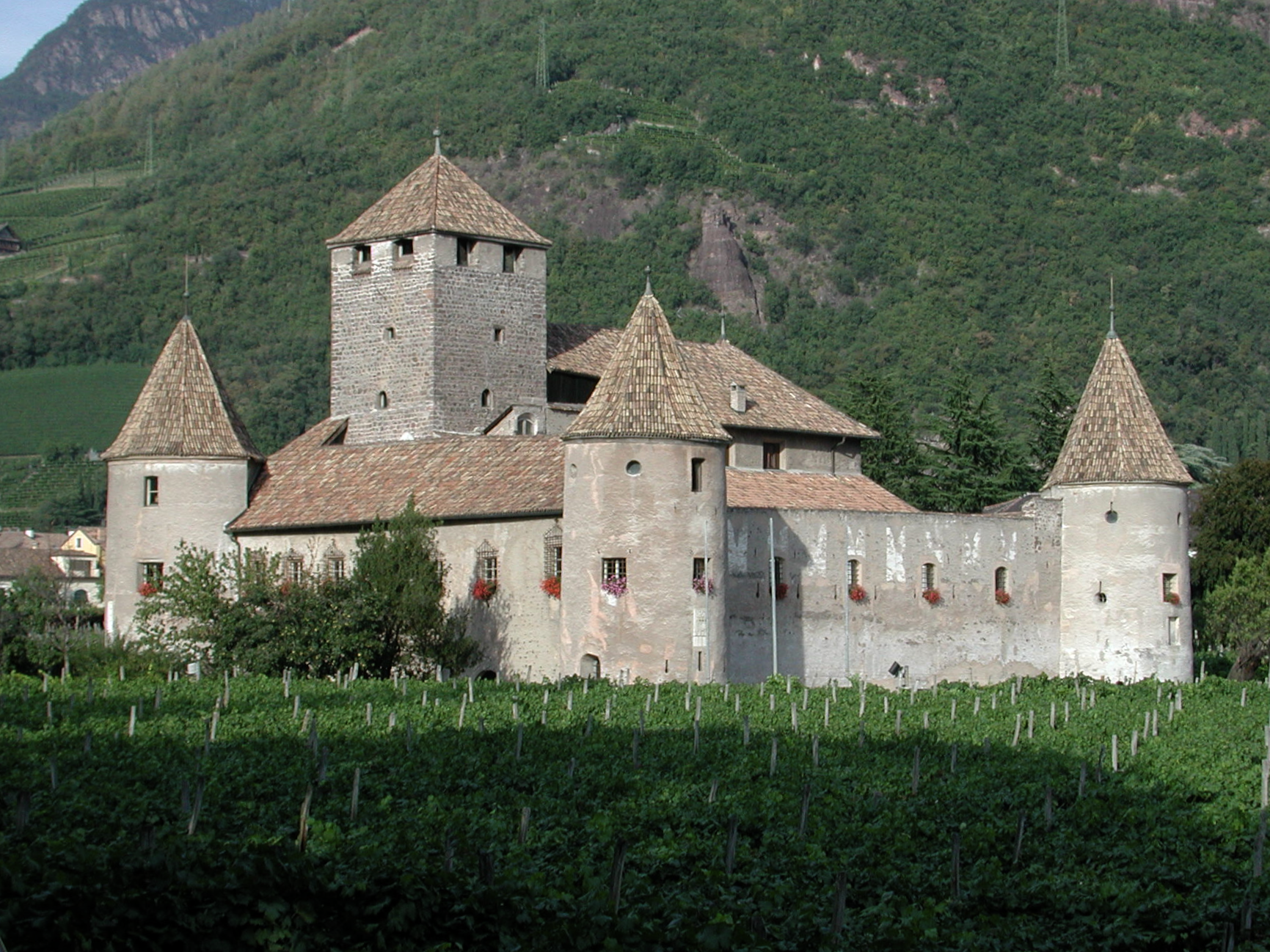 Scopri di più sull'articolo Bolzano. Castel Mareccio gioiello di famiglia assolutamente inutilizzato