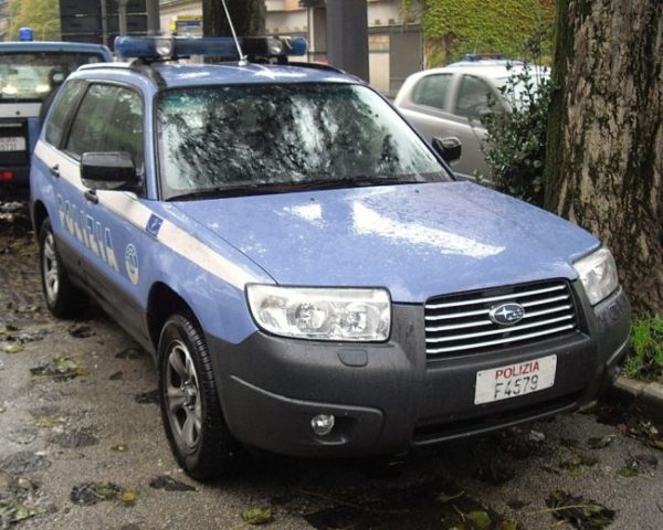 Scopri di più sull'articolo Bolzano. UN ARRESTO, DIECI DENUNCE, UNDICI ACCOMPAGNAMENTI IN QUESTURA E SETTE DASPO URBANI, il lavoro della Polizia nella settimana scorsa