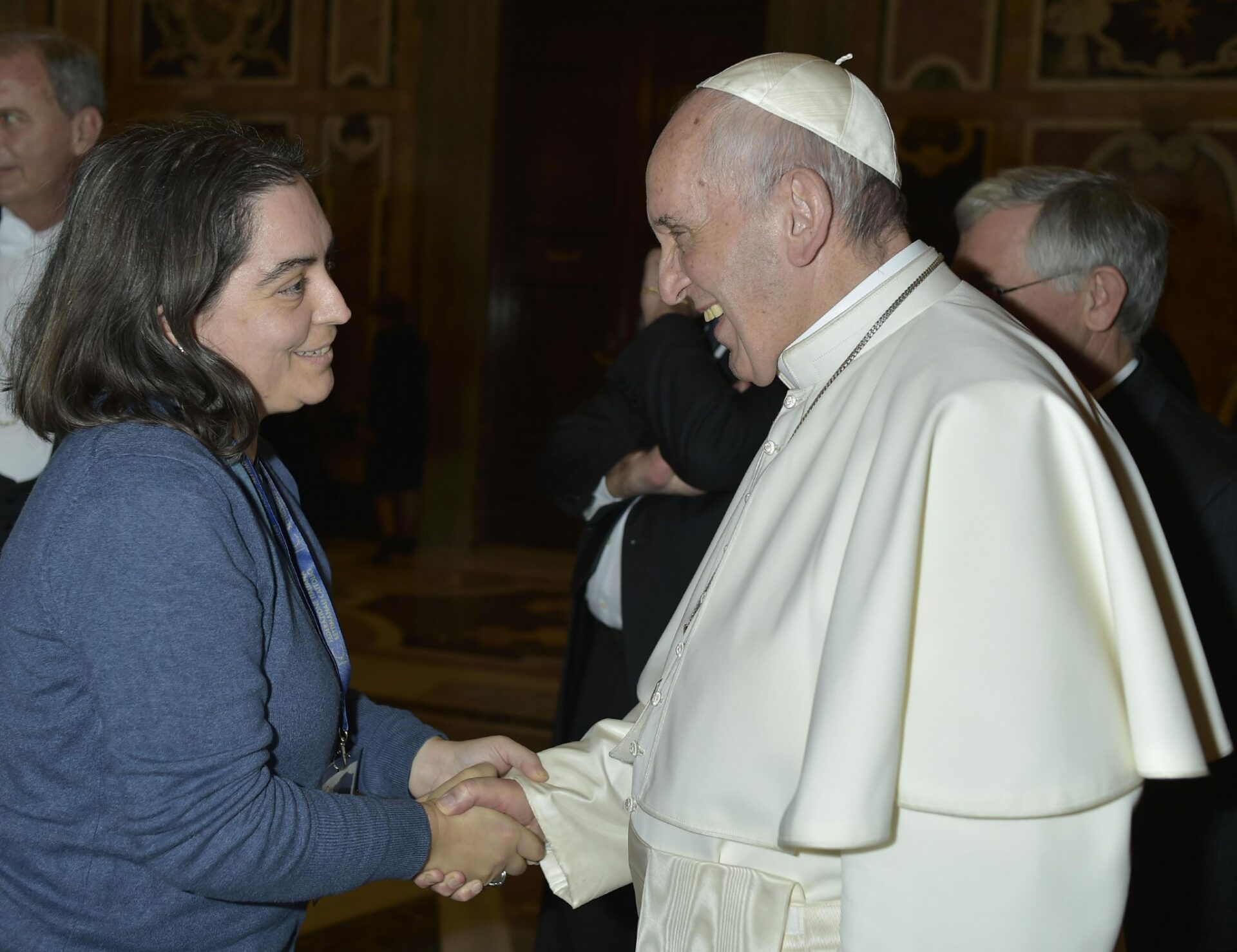 Mehr über den Artikel erfahren Monito del Papa ai giornalisti per una ricerca approfondita