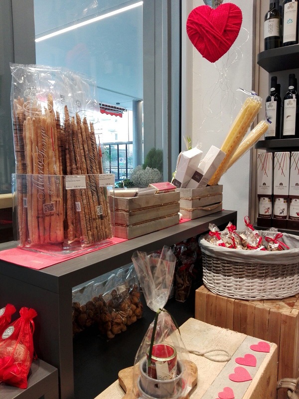 Mehr über den Artikel erfahren A Merano un negozio originale di prodotti gastronomici italiani d’eccellenza