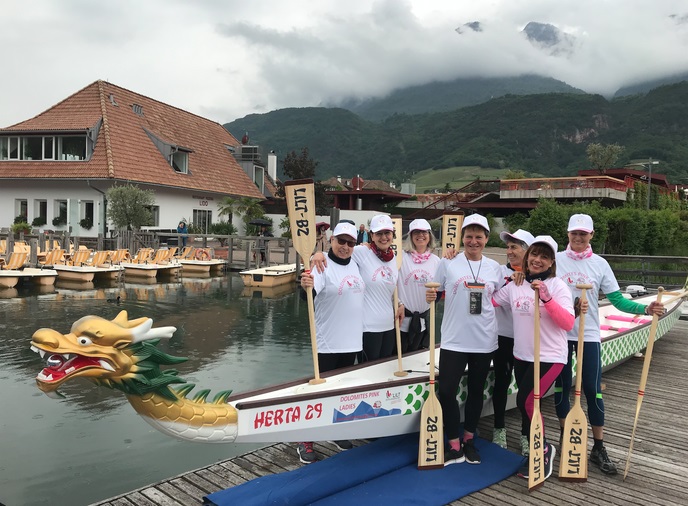 Scopri di più sull'articolo Sanità. Riabilitazione delle donne operate di tumore al seno sul Dragon Boat a colpi di pagaia