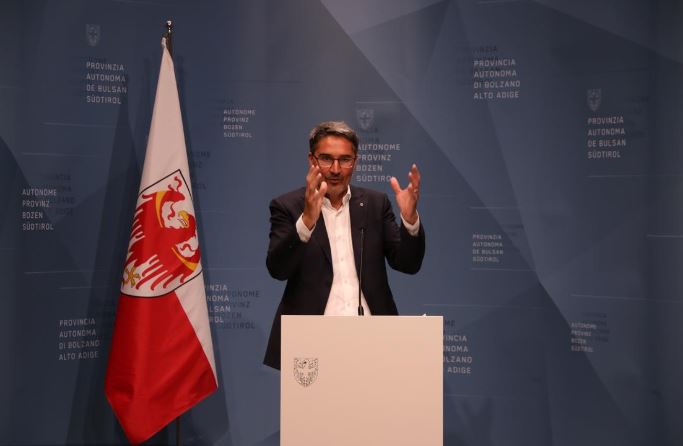 Scopri di più sull'articolo Covid-19, allentamento delle restrizioni in Alto Adige dalla settimana prossima, annuncia il presidente Arno Kompatscher