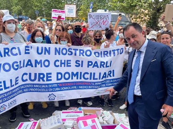 Scopri di più sull'articolo Terapie domiciliari: il Comitato ha consegnato la petizione e impugna il Green Pass