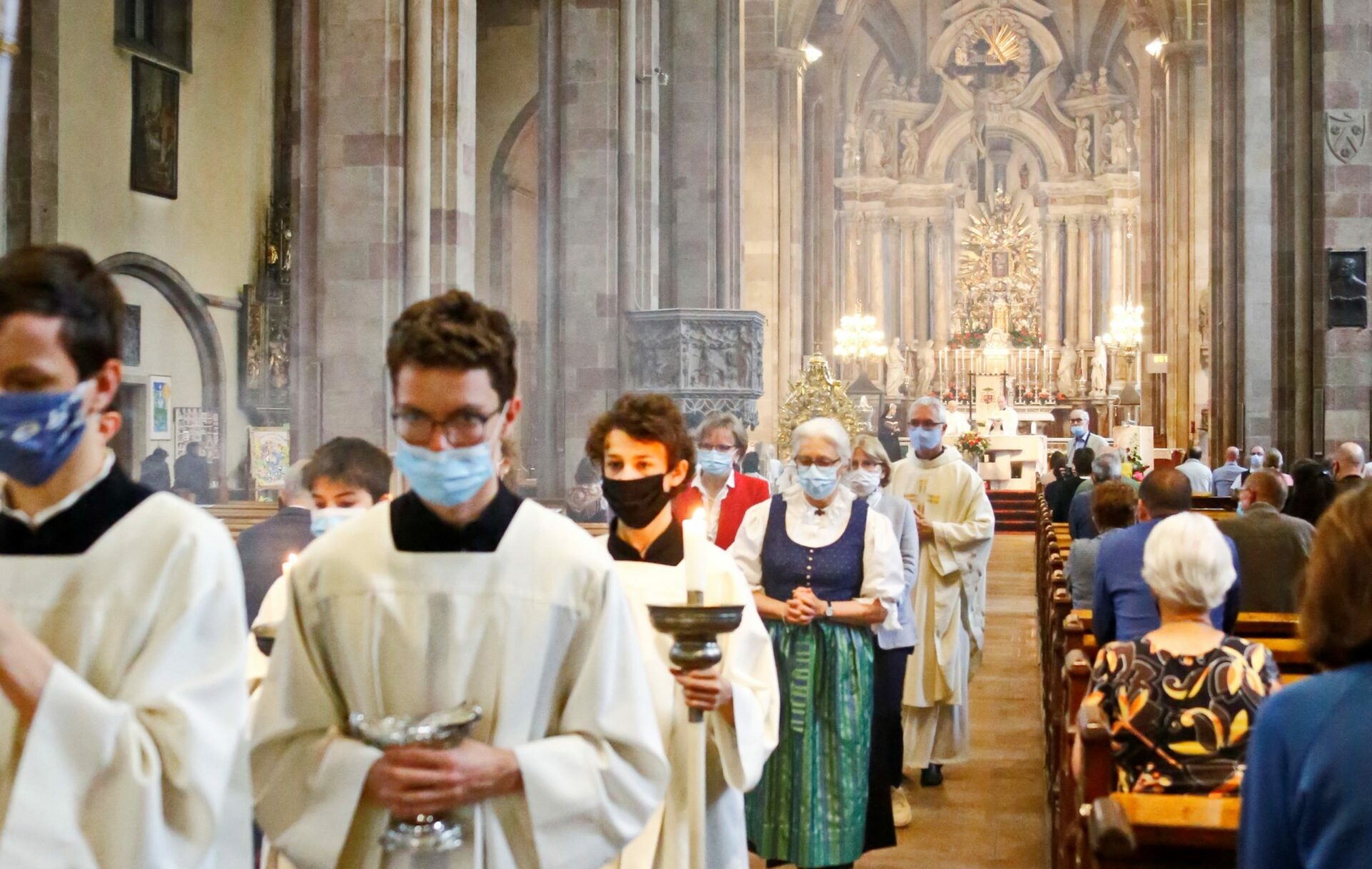 Scopri di più sull'articolo Nessun obbligo di Green pass per Messe, campi estivi e processioni