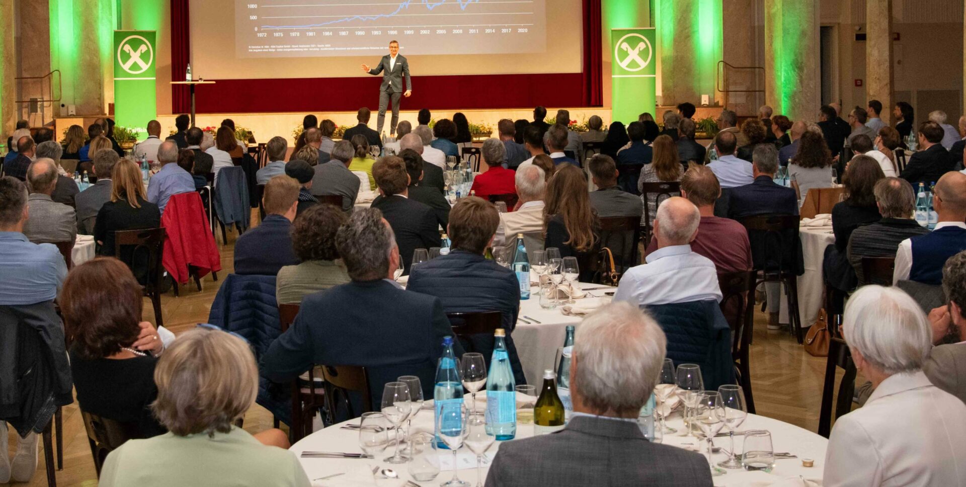 Mehr über den Artikel erfahren Economia. Convegno degli investitori di Raiffeisen a Merano