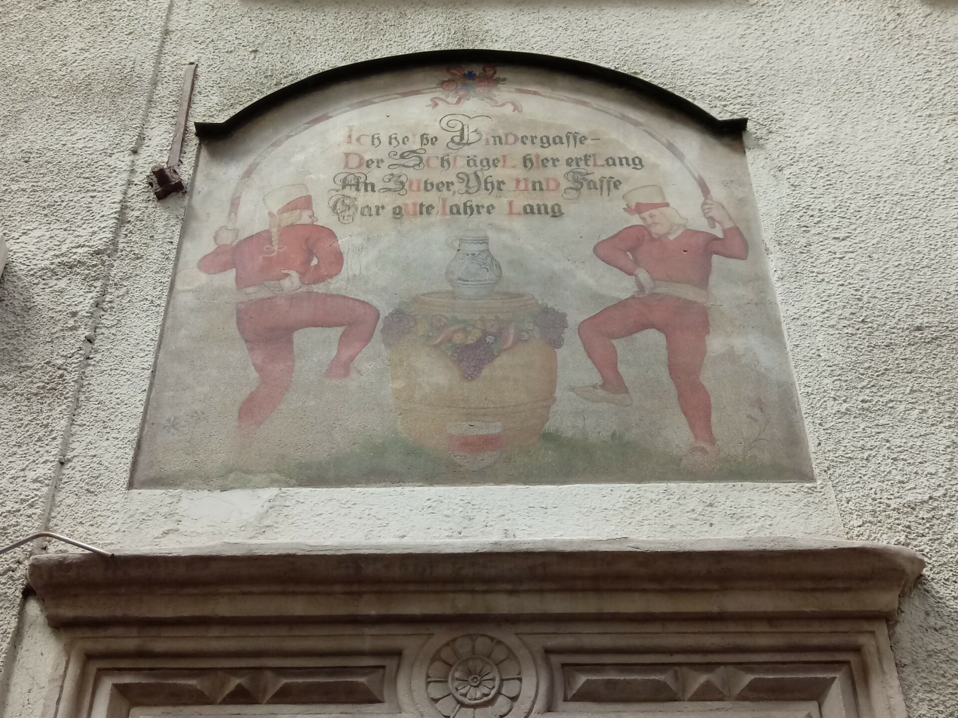 Mehr über den Artikel erfahren Bolzano. Sacro e profano sulle facciate del centro e Casa della Pesa
