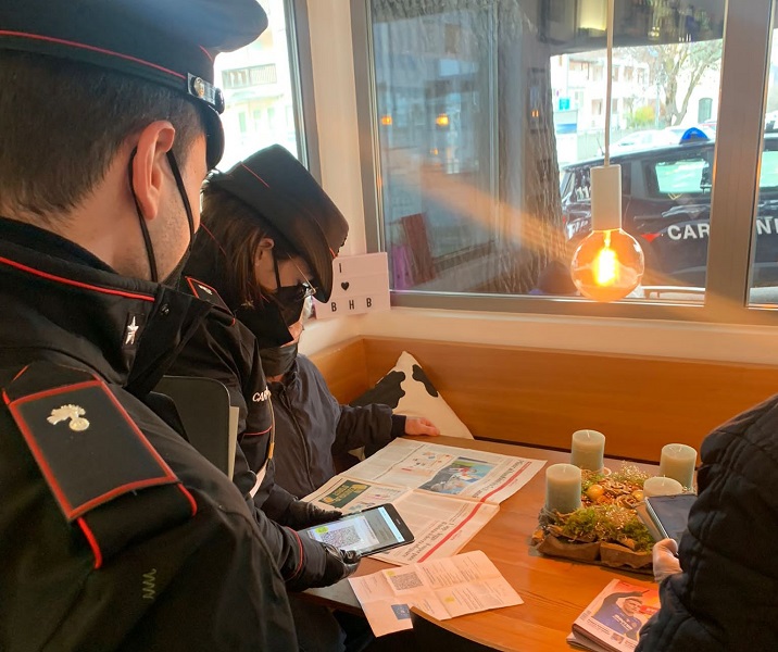 Mehr über den Artikel erfahren Val Pusteria. Commessa del supermercato con green-pass falso, denunciata dai Carabinieri.
