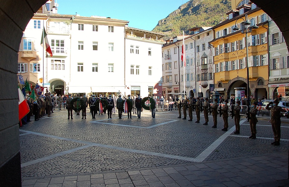 Scopri di più sull'articolo Bolzano. Ricordati i Caduti di tutte le Guerre