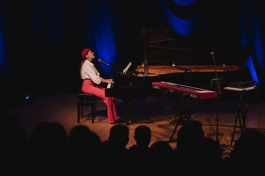 Scopri di più sull'articolo Großartige Stimmung mit Serena Brancale in der Bozner „Bonbonniere“
