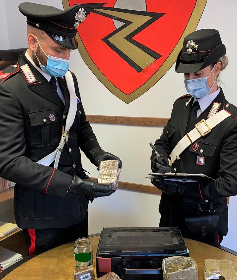 Scopri di più sull'articolo Un pacco con 2 Kg di droga trovato nel greto del Passirio