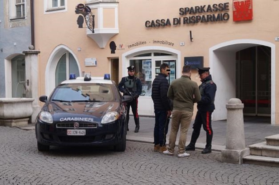 Mehr über den Artikel erfahren Crea scompiglio al supermercato e aggredisce i carabinieri, denunciato
