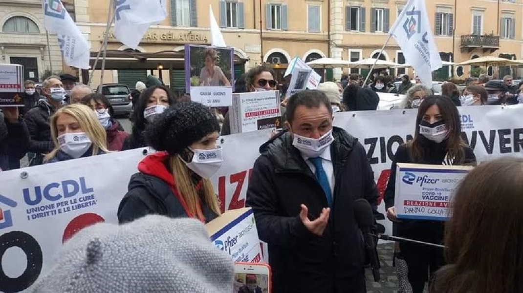 Scopri di più sull'articolo La manifestazione dell’UCDL: “Il Ministero ascolti chi ha subito reazioni avverse”
