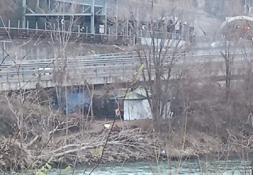 Scopri di più sull'articolo Emergenza freddo, i senzatetto bivaccano sotto i ponti della ricca Bolzano