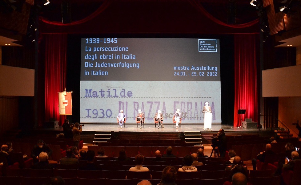 Scopri di più sull'articolo Al Teatro Comunale al via l’esposizione che apre “Bolzano Città della Memoria 2022”
