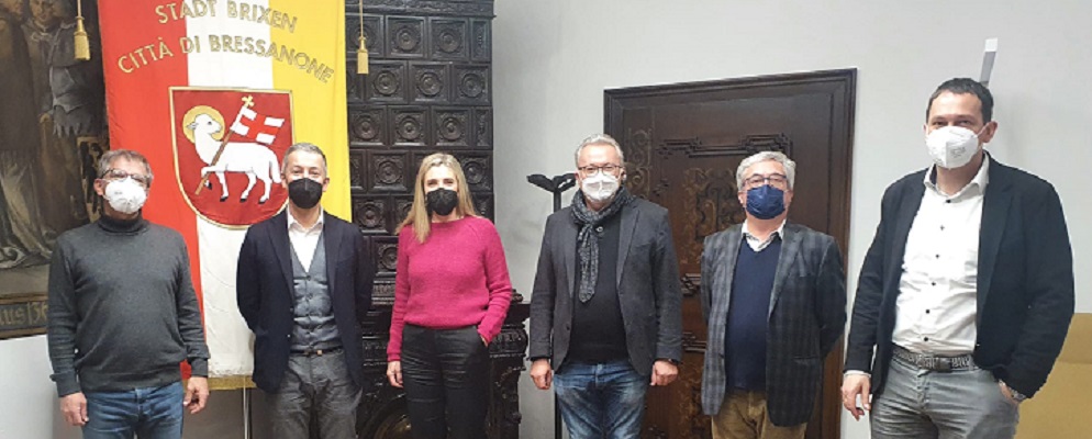 Mehr über den Artikel erfahren Devilli-Brunner, incontro in municipio a Bressanone