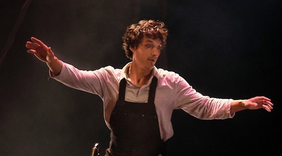 Scopri di più sull'articolo Teatro. I MACHINE DE CIRQUE portano a Bolzano danza, circo comicità e poesia