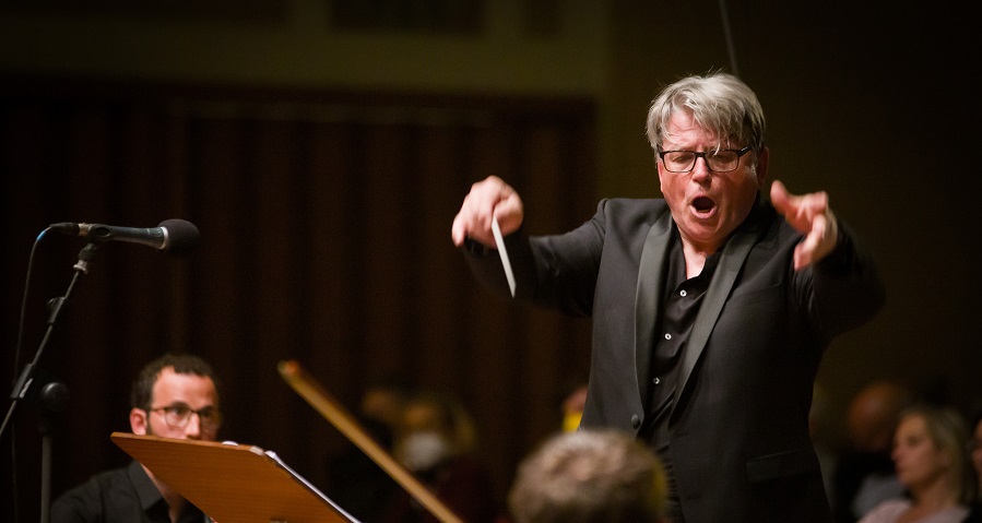 Scopri di più sull'articolo Begeisternd – Uraufführung „Corona Requiem“ von Richard J. Sigmund