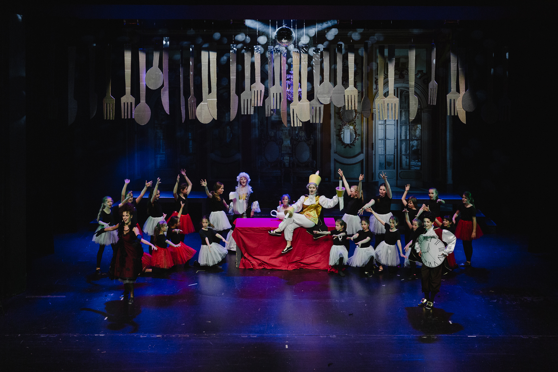 Scopri di più sull'articolo La magia del musical, 700 spettatori incantati da 50 giovani talenti