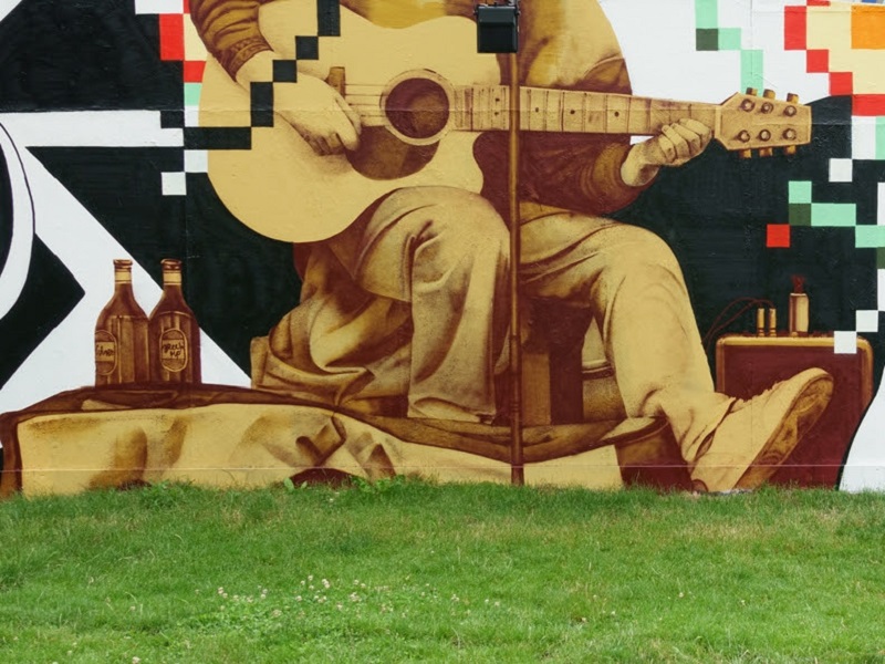 Mehr über den Artikel erfahren Von Parkbänken & Parolen, Stricken & Sprayen, wandelbaren Plätzen & berühmten Personen – Das Wien Museum im Sommer