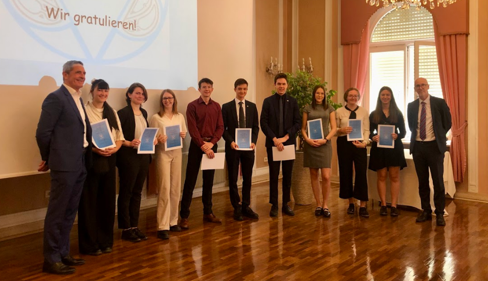 Scopri di più sull'articolo Meraner Kaiserhof. Die besten Maturantinnen und Maturanten feierlich geehrt – die Krawatte kann endlich fallen