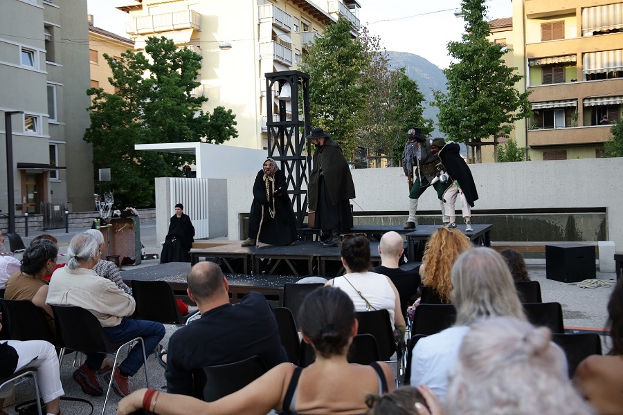 Scopri di più sull'articolo “LA MASCHERA DI BOLZANO” ROSEGUE NELLE PIAZZE DELLA CITTÀ