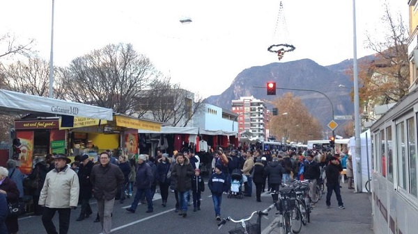 Scopri di più sull'articolo Festa delle Api con un brindisi natalizio a Don Bosco