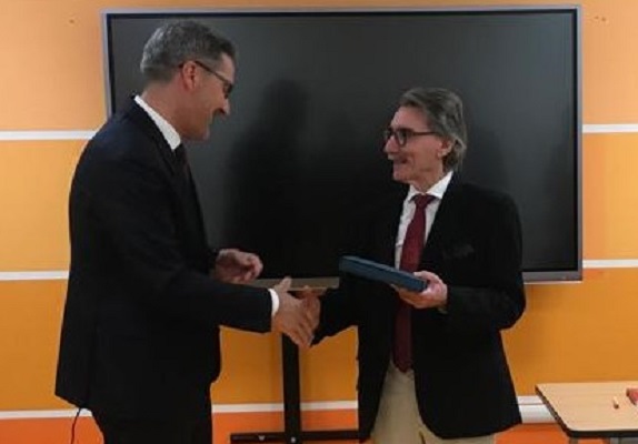 Scopri di più sull'articolo Arno Kompatscher alla scoperta del mondo UPAD