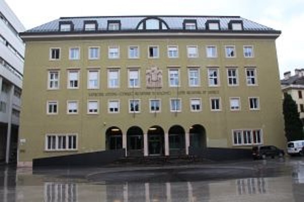 Scopri di più sull'articolo Ordine del giorno di solidarietà all’ex presidente Durnwalder in Consiglio, la protesta di Galateo