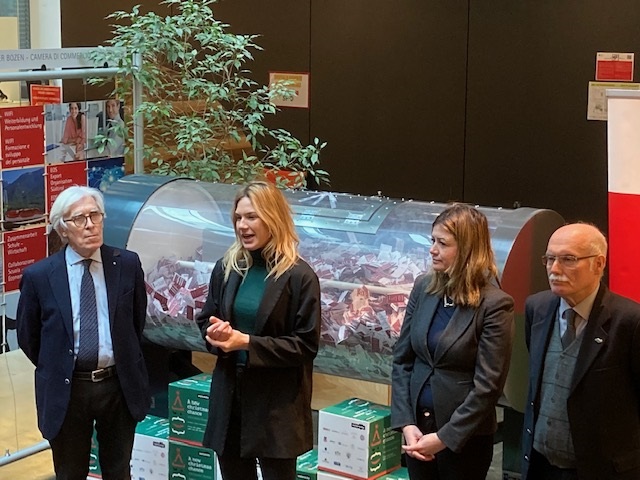 Scopri di più sull'articolo A NEW CHRISTMAS CHANCE, DA DOMANI I VINCITORI DELLA SECONDA EDIZIONE DEL CONCORSO A PREMI DELLA CITTÁ DI BOLZANO SARANNO ONLINE