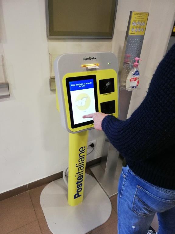 Scopri di più sull'articolo Negli uffici postali di Campo Tures, Lana, San Michele Appiano e Silandro disponibile il gestore attese per eliminare le code