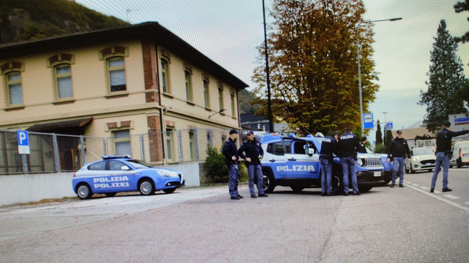 Mehr über den Artikel erfahren Intensi controlli della Polizia di Stato in riva al Passirio