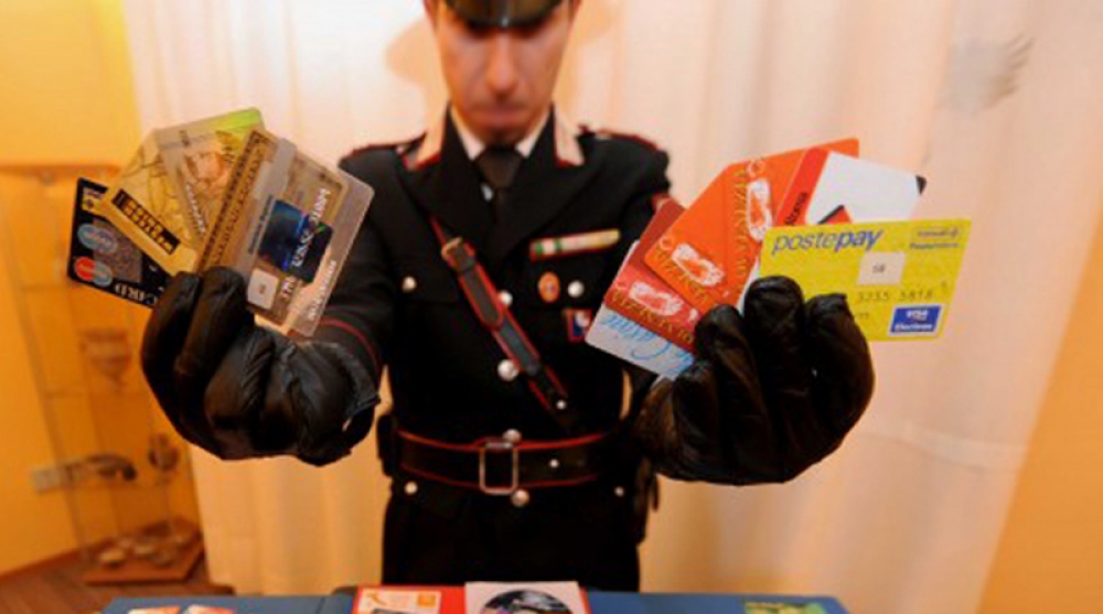 Mehr über den Artikel erfahren Ruba un portafogli e usa il bancomat, scoperta dai Carabinieri di Naturno