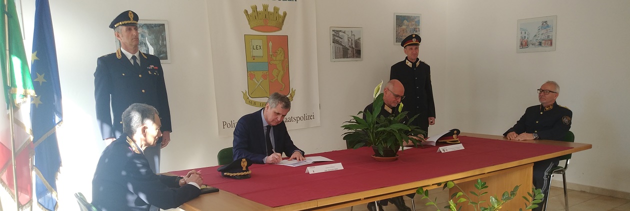 Scopri di più sull'articolo Al via i pattugliamenti misti tra Polizia italiana ed austriaca sui treni che collegano il Tirolo alla Provincia di Bolzano
