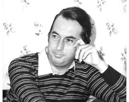 Mehr über den Artikel erfahren IL TEATRO STABILE DI BOLZANO PIANGE MAURIZIO SCAPARRO, GIGANTE DEL TEATRO E SUO STORICO DIRETTORE