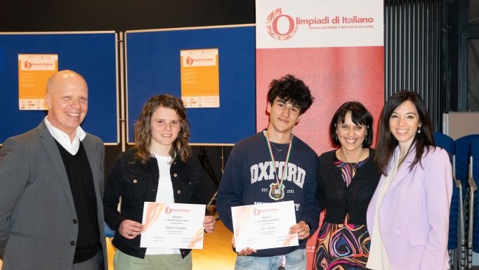 Scopri di più sull'articolo Sophia Crivellaro e Alex Beato vincono le Olimpiadi di italiano L2