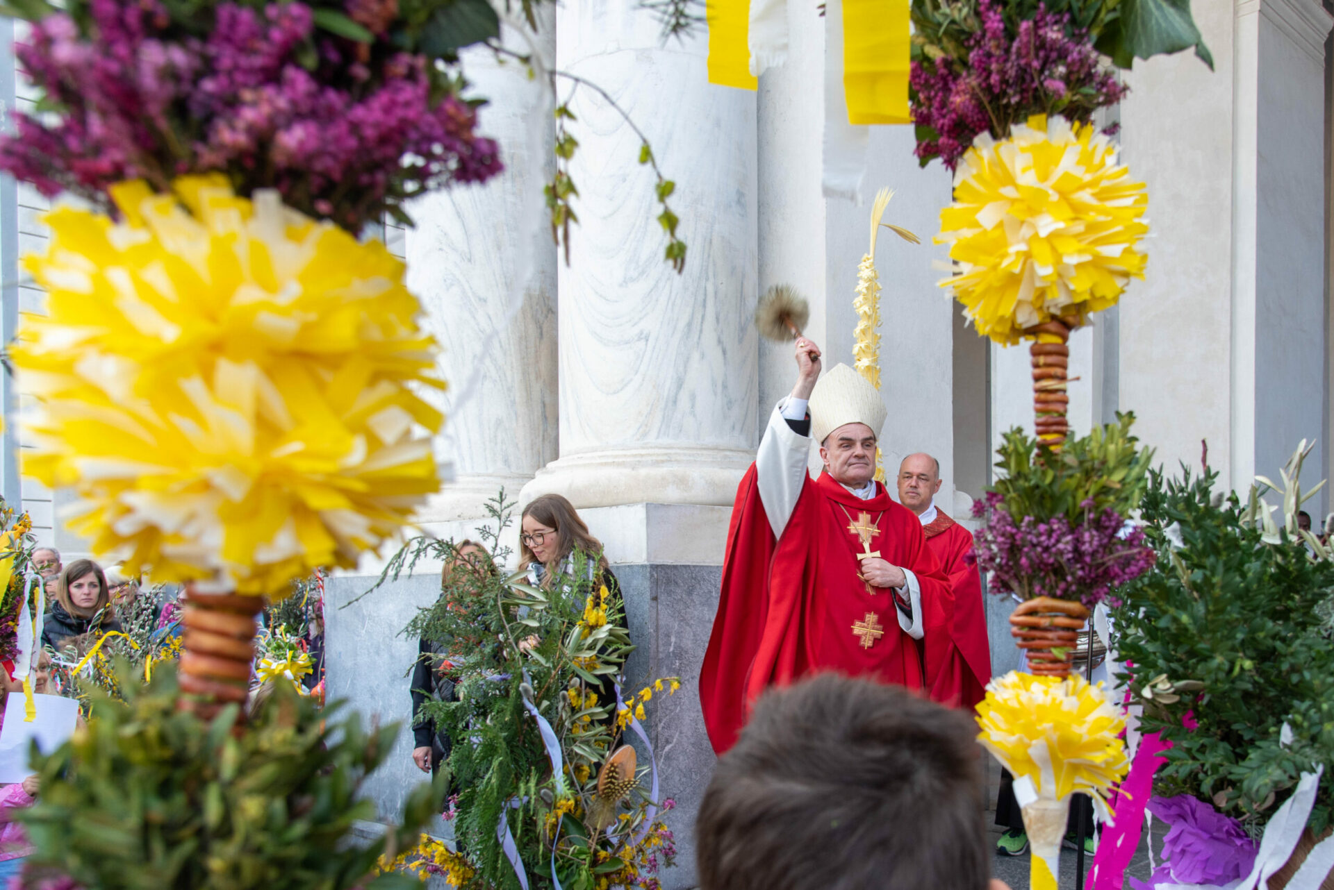 Mehr über den Artikel erfahren La processione delle Palme una professione di pace, così il vescovo Muser