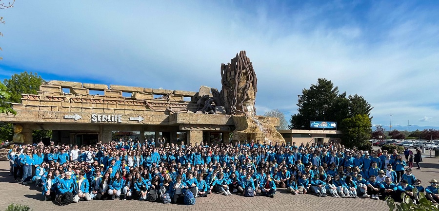 Scopri di più sull'articolo Knapp 600 Jugendliche „belagern“ Gardaland
